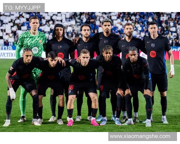 皇马与巴萨国家德比火热开战 双方争夺激烈势均力敌 皇马与巴萨国家德比火热开战 双方争夺激烈势均力敌